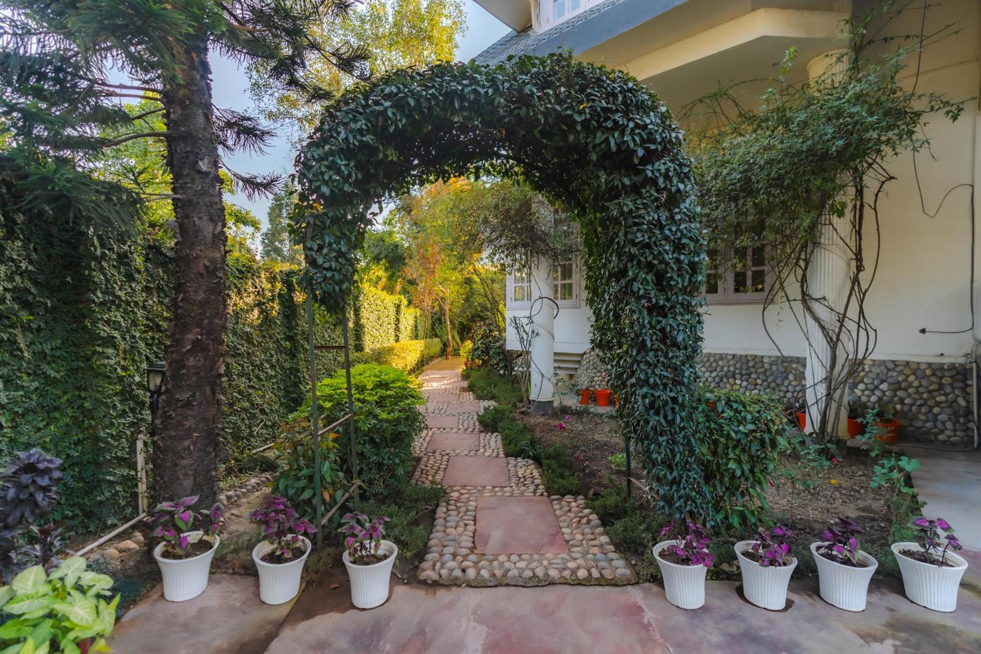 Hotel Saffron Leaf W567 Dehradun Exterior foto